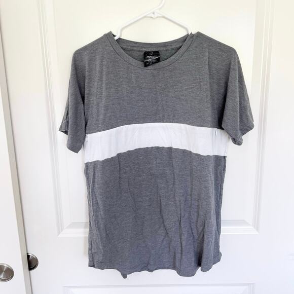 MOVEMAMA Classic Fit Invisible Zip Breastfeeding Tee Gray White Medium - Picture 1 of 4